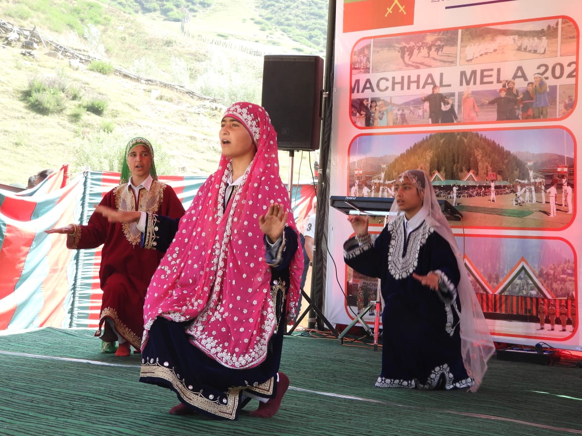 PrayagDuttMish2's tweet photo. Experience the heart and soul of Machhal through its culture and traditions. Join us at the Machhal Cultural Festival for an unforgettable journey.

#MachhalMela2023

#CelebrateMachhal

#MachhalFest

#FestivalVibes

#MachhalTraditions https://t.co/kX3iu9X0OE
