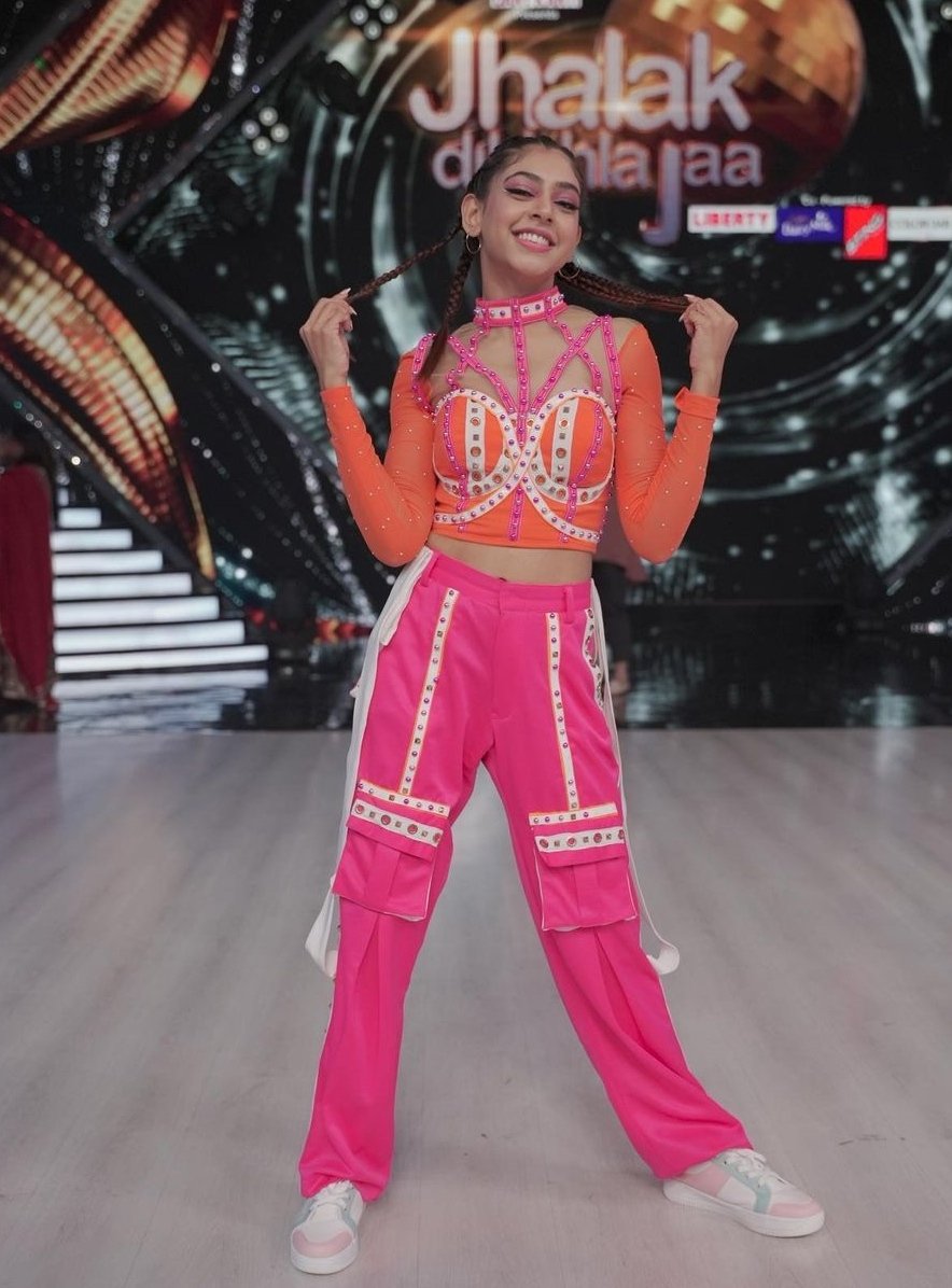 girlxmoonshine's tweet photo. 𝐍𝐢𝐭𝐢 𝐨𝐟 𝐜𝐨𝐮𝐫𝐬𝐞 🥹🫶👑✨
#NitiTaylor #NitiTaylor𓃵
#prachikapoor #NandiniMurthy
#Mannatkaur https://t.co/t656VEZJov