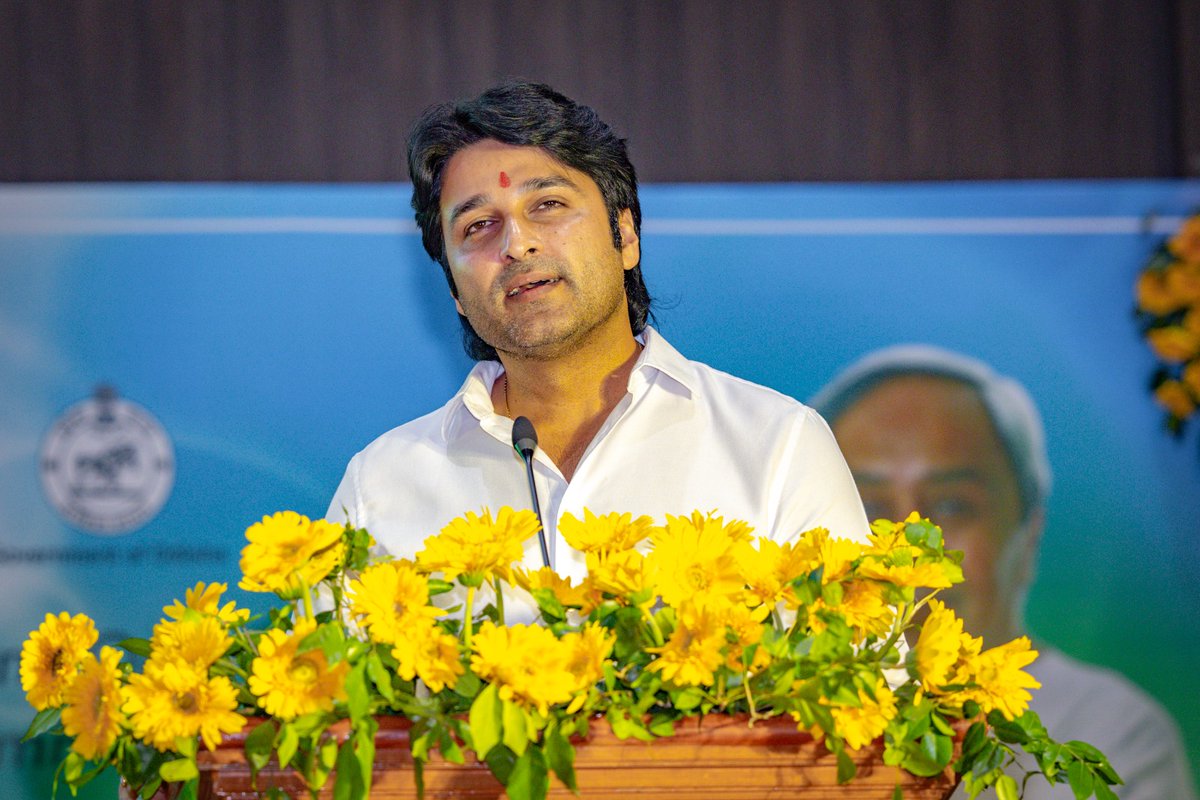 DHE_Odisha's tweet photo. Shri Akash Dasnayak, Chairperson of Mo College Abhijan, takes the stage and extends a warm welcome to all the attendees. His words resonate with the collective mission to transform higher education for a better tomorrow. Stay tuned with us for more empowering moments! https://t.co/KPh7dngeJY