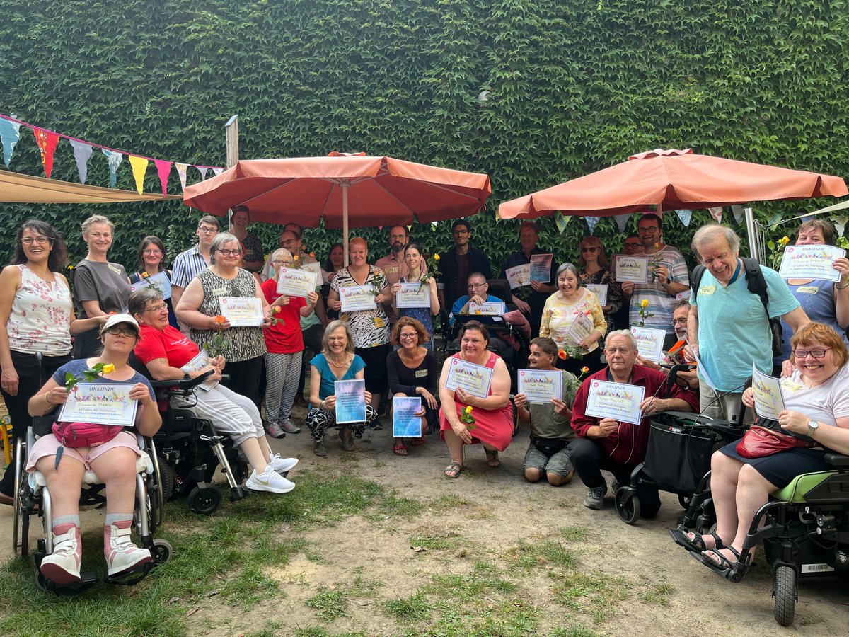 ParitaetBerlin's tweet photo. Wir feiern!💐10 Jahre AG #Inklusion im Stadtteilzentrum #Pankow 👏Fazit der #Ehrenamt|lichen: Wir haben einiges erreicht, aber es gibt noch viel zu tun‼️ #MenschenmitBehinderung
@Verbandsozkult @freiwilligentag @BBV_ev  @BA_Pankow @SenWGP 
@LandesbeiratMmB #berlinbessermachen https://t.co/1SeZkWqjrp