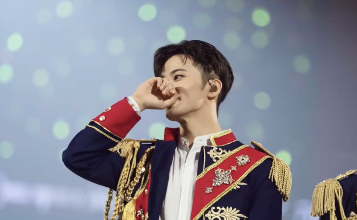 LMKLOOK's tweet image. prince mark 👑