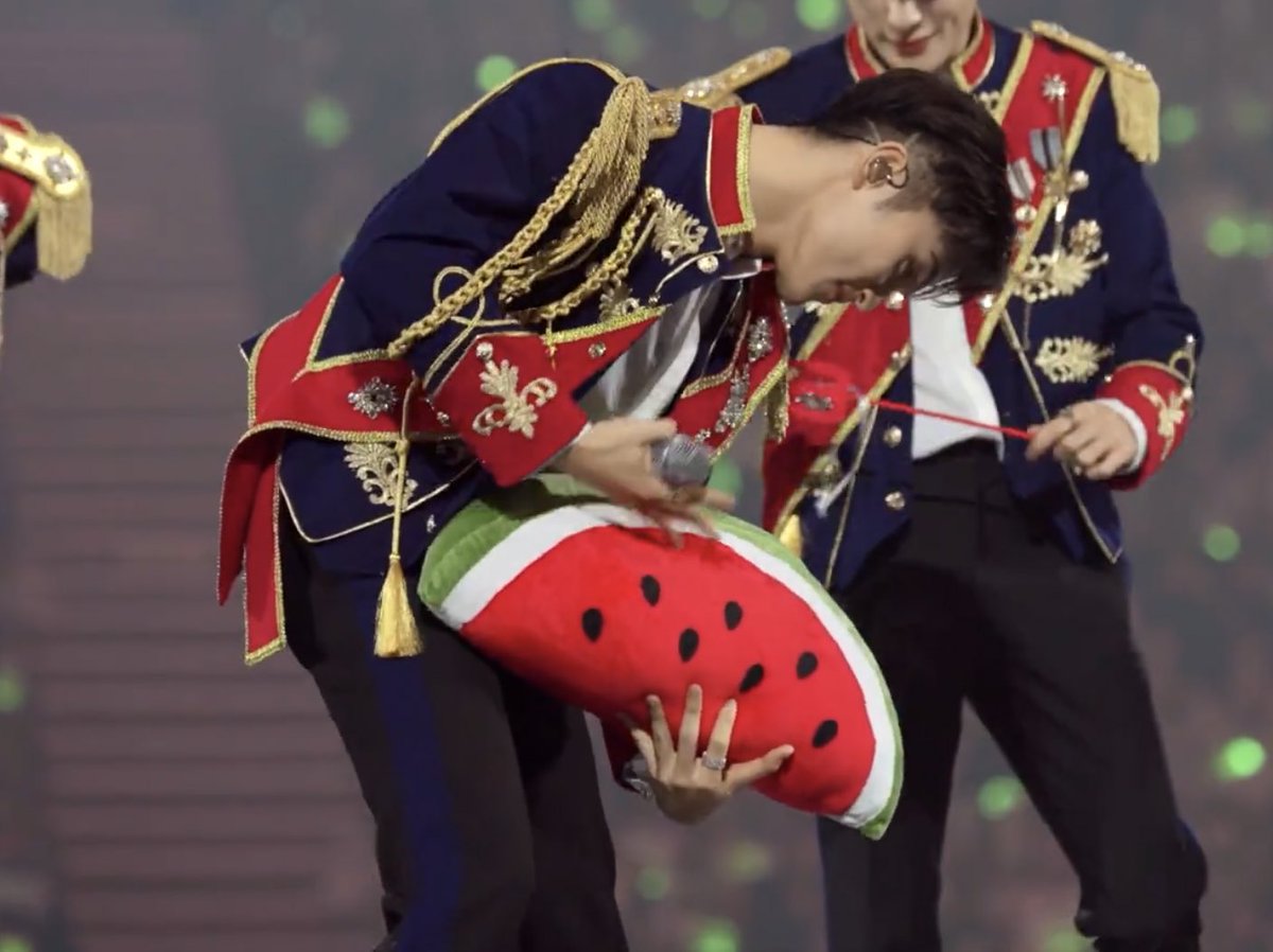 LMKLOOK's tweet image. prince mark 👑