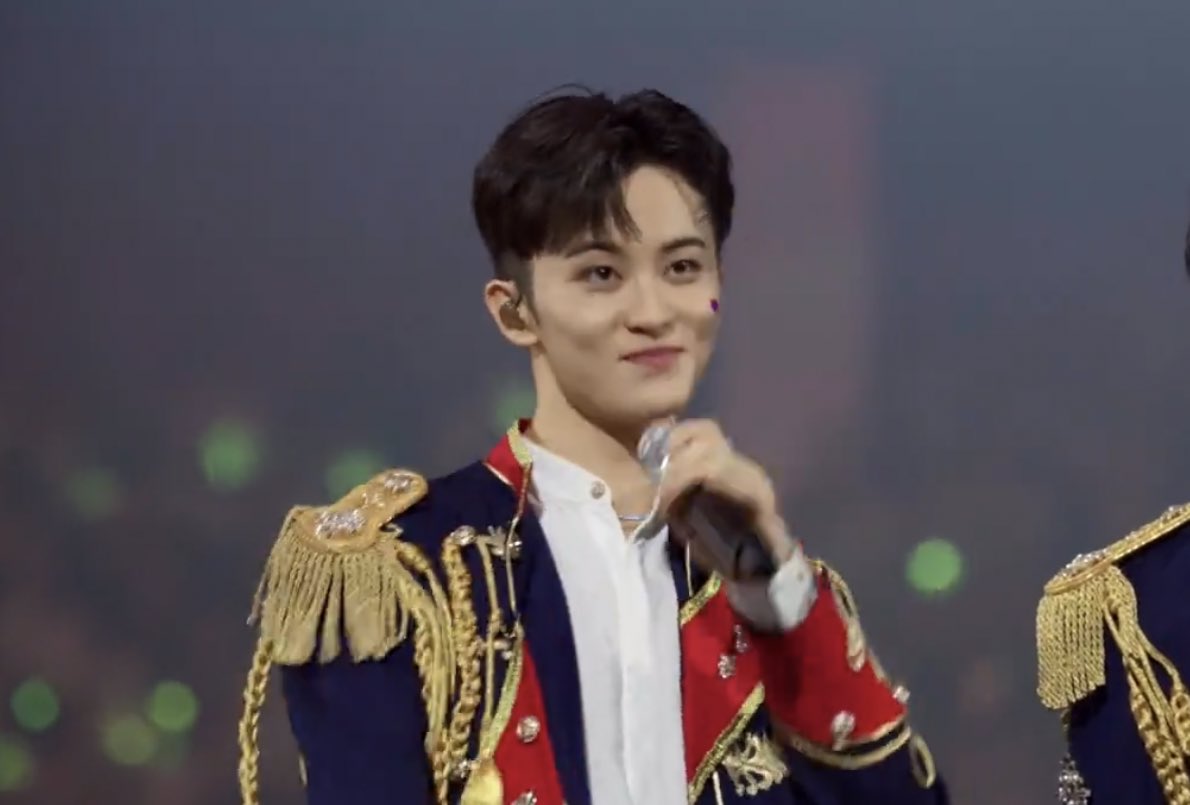 LMKLOOK's tweet image. prince mark 👑