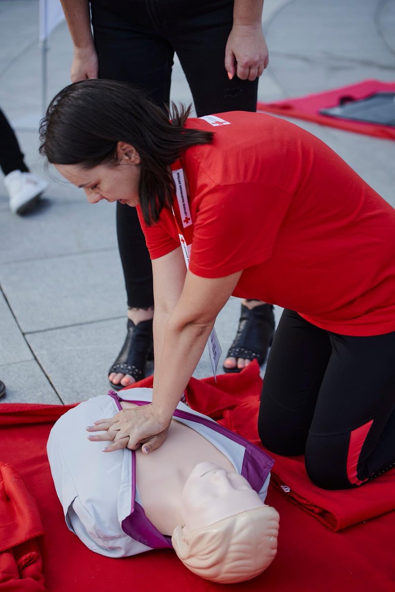 RedCrossLT's tweet photo. The First Aid Festival organized for the first time took place! 🥳 Hundreds of people came to learn the most important first aid skills! And those gathered were congratulated by the Minister of Health Arūnas Dulkys and the Mayor of Vilnius City Valdas Benkunskas! https://t.co/pIfEuVIX3p