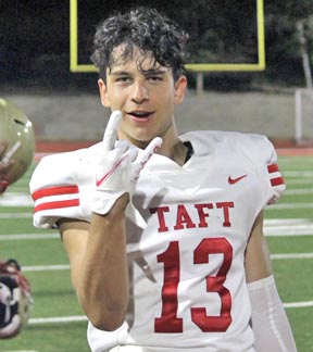 CalHiSports's tweet photo. Congrats Lior Leshem (Taft, Woodland Hills).
SoCal Offensive Player of Week.
We also have all state record list breakdowns for TD catches (7), TDs scored (8) &amp; rec yds (354) in crazy 78-41 win vs Grant.
@HaroldAbend @CIFLACS @liorleshem13 @Tafttoreadorsfb 
https://t.co/3BYtMEOdoO https://t.co/bBAK0TpABi