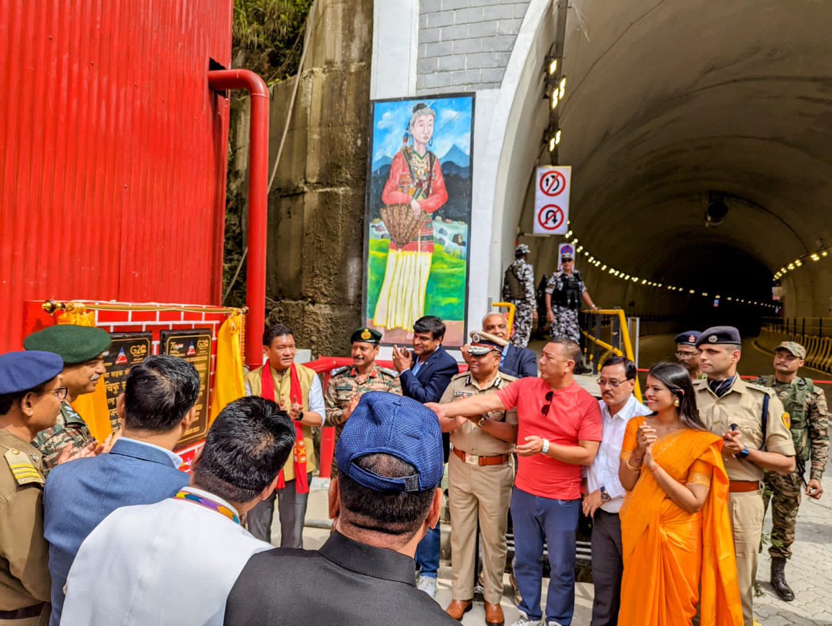 DBomdila's tweet photo. #NechiphuTunnel: A historic achievement! Inaugurated virtually by Hon'ble Defence Minister Rajnath Singh, with HCM @PemaKhanduBJP,local MLAs, BRO officials, District Administration, Bomdila Police &amp; stakeholders present. #BCTRoad #BRO #ArunachalInfrastructure https://t.co/WH3mHrIwHN
