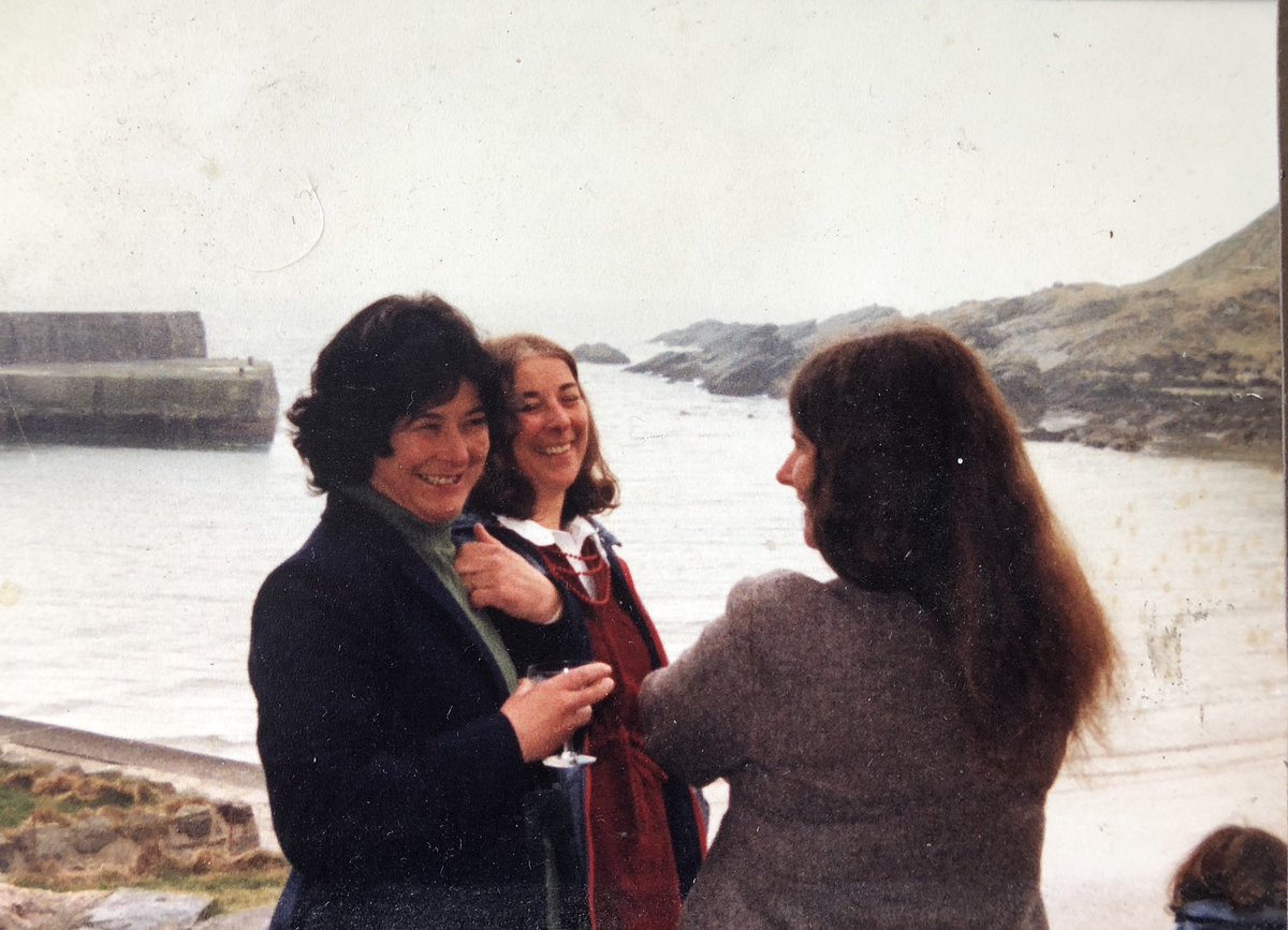 sidereal42's tweet photo. Different Sunnybrae-same vintage-at Collieston ABD pix 1 my GrannyMarian on Sunnybrae beachfront porch; 2. Row cottages view down fr Newtown, Sunnybrae l.; 3. moi &2 sis view along pier E; 4. 1981 same porch my son & his cuz Clair #timecapsuleTuesday ๐ฉท ๐๐๐๐๐๐น๐โโ๏ธ๐ด๏ฟฝ๏ฟฝ๏ฟฝ๓ ข๓ ณ๓ ฃ๓ ด๓ ฟ๐๐๐๐ https://t.co/Zh0h18T6RP