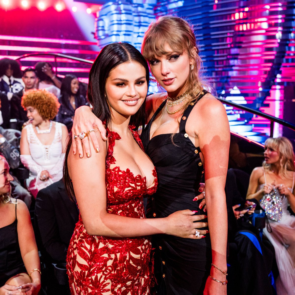 TourofaShowgrl's tweet photo. taylena🫶🫶 https://t.co/ZAGpiymlis