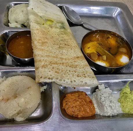 StalinforINDIA's tweet photo. #Simple_Breakfast
#SangeethaHotel
Mini tiffen; loved their sambar vadai and mini tiffin. Make sure to have filter coffee at the end of your meal. https://t.co/acB9gIaLLk