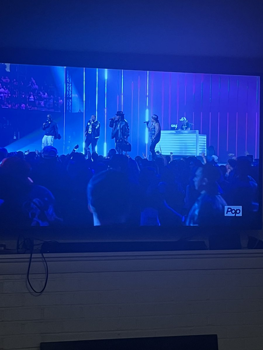 natmenc's tweet photo. It’s giving The Tonehangers - Booty Work #VMAs https://t.co/P8hSDpWjUD