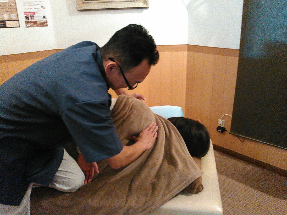 soukendou's tweet photo. 本日の出勤は高木・吉本です。
肩甲骨がロック状態で辛くないですか？
胸郭の開きを改善し呼吸が深く吸えます！ 
痛くない矯正で柔軟性を取り戻しましょう。 

体調管理に気をつけて下さい。
https://t.co/vY92705qBP #大和市マッサージ #鶴間マッサージ #巻肩 #肩甲骨はがし https://t.co/ggzkCBKNar