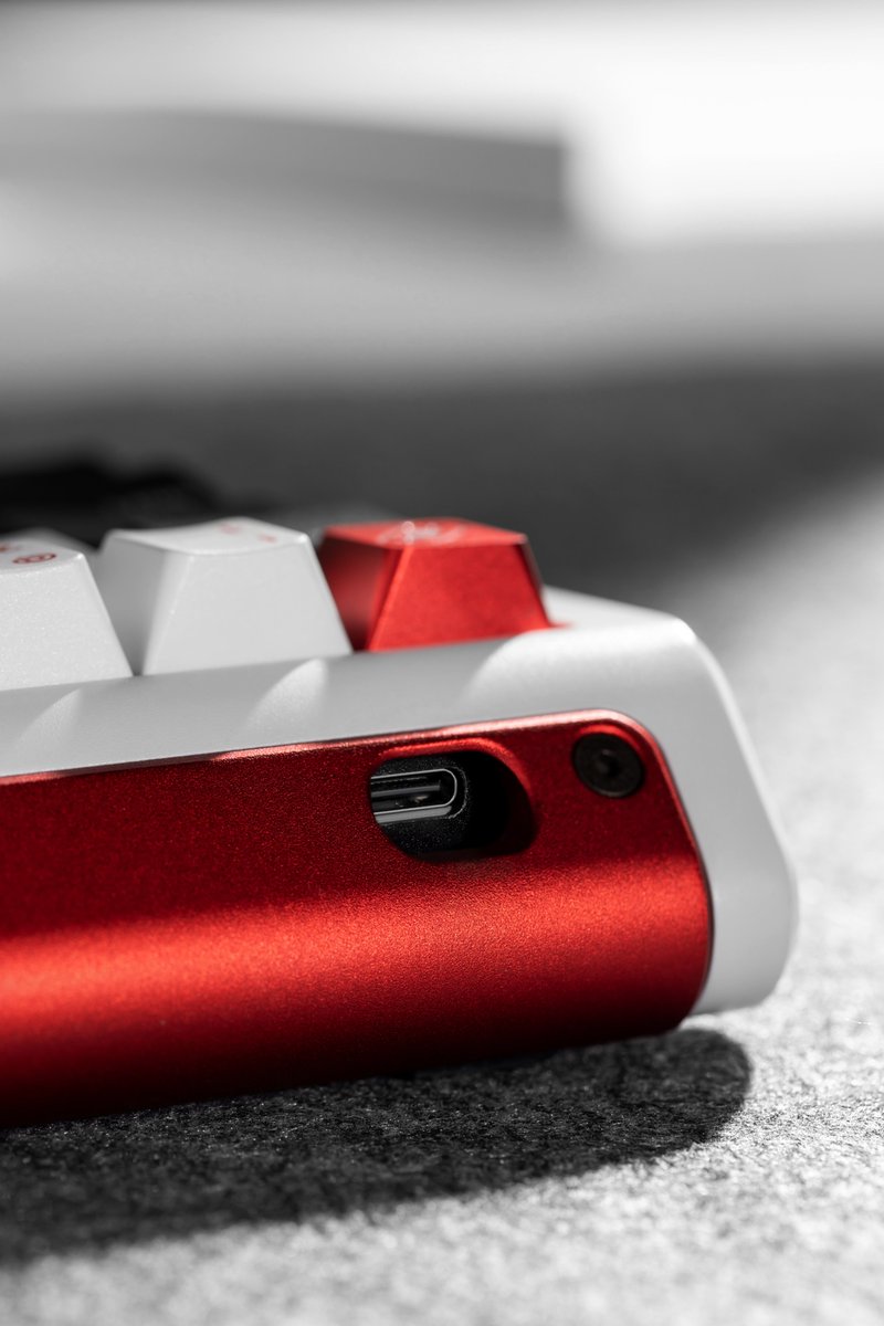 iQunix's tweet image. [Pre-order] Super Game 67

⭕️❌🔺🟥
Retro, but beyond retro. SUPER power!

Wired Mode (USB-C📷)
QMK/VIA Hotswap
FR4 Plate
Aluminum
Triple Layer Foam
Five aluminum keycaps

🎮iqunix.com/products/game-…

#IQUNIX #mechanicalkeyboard #controller