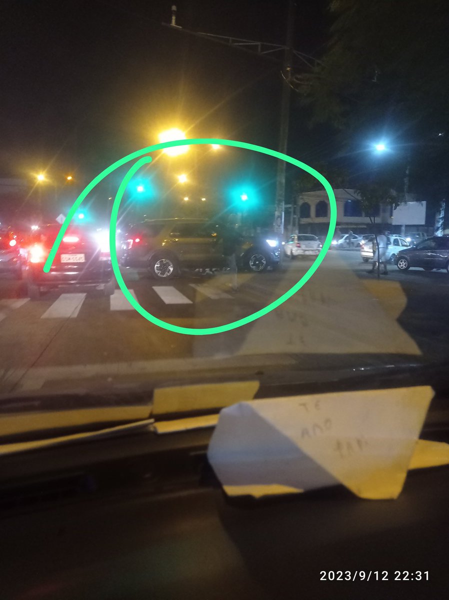 CARLOSARDITTO's tweet photo. #HacePocosMinutos Auto baleado Sauces por la Piscina.
#Guayaquil Noticia en Desarrollo
Entre #Sauces y #Guayacanes https://t.co/OOK6XSw7NN