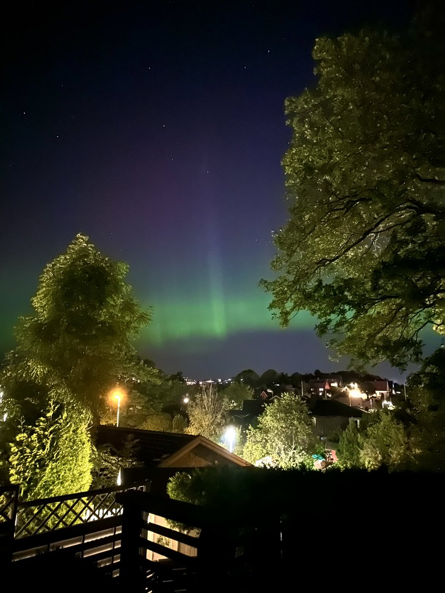 imjohnaustin's tweet photo. Northern lights slowly becoming more visible in Kristiansand, Norway 🇳🇴 https://t.co/F01bgu8jwQ