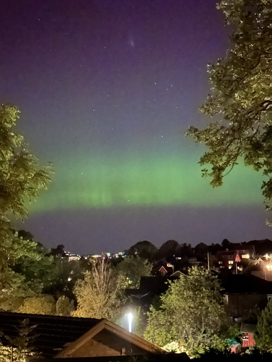 imjohnaustin's tweet photo. Northern lights slowly becoming more visible in Kristiansand, Norway 🇳🇴 https://t.co/F01bgu8jwQ