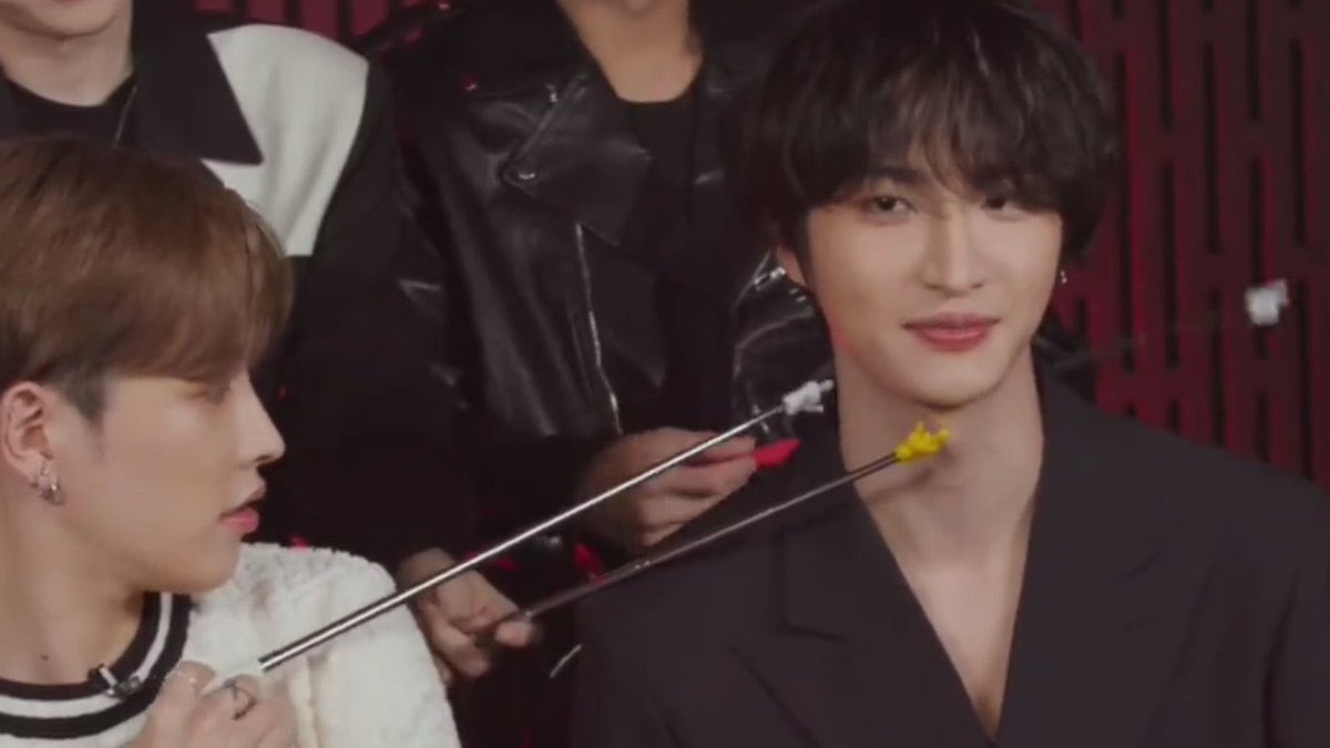 -mtz "tunjuk satu orang yang kamu cintai" be like: