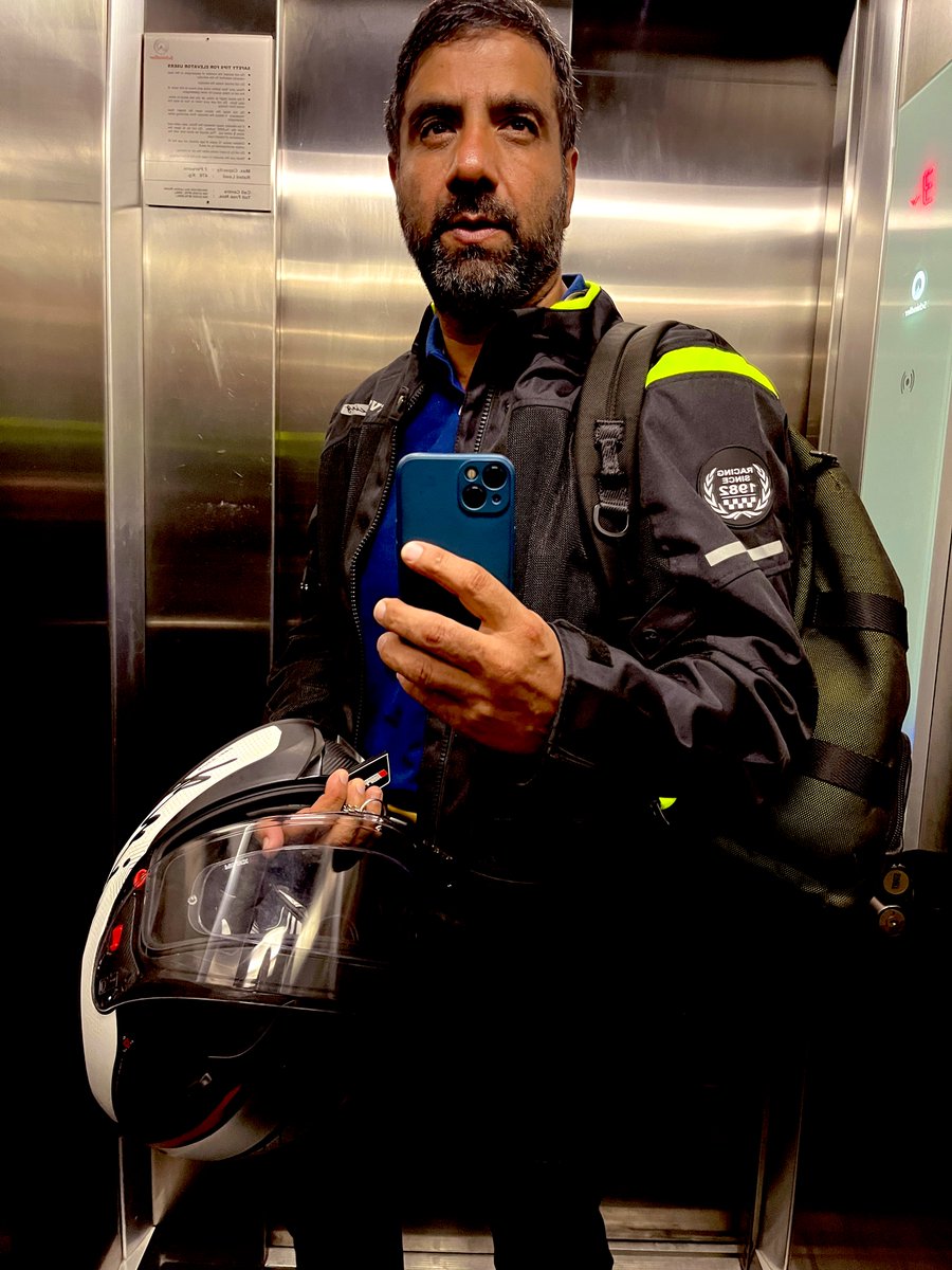 Vimalsumbly's tweet image. Chasing the sunrise with the power of the TVS Apache RR310. Enjoyed my ride to office today, it feels so fresh … 

#MorningCommuteGoals #RidingInStyle #RR310 #RaceCrafted