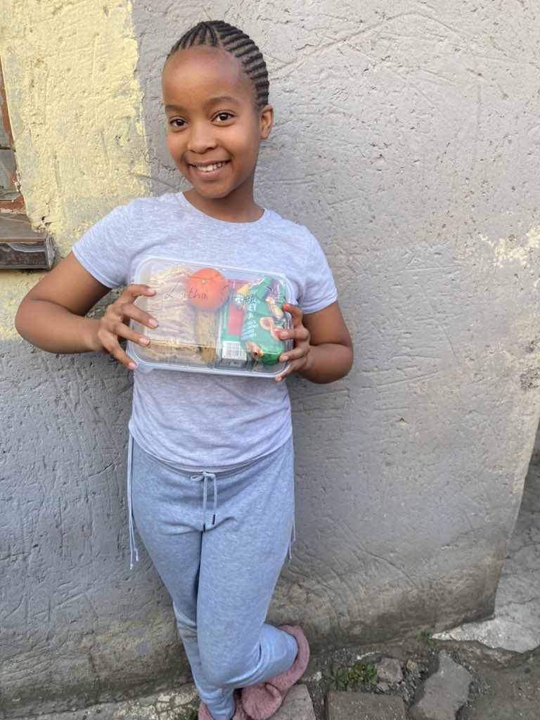 Mickeysa6's tweet photo. Hi Guys 🤗;

Please make my business  famous &amp; known.
I cater lunch packs for school kids daily at R40 per day. R800 monthly.

I am based in Soweto 📍

I also do birthday parties &amp;school events. Please share with schools &amp; parents at workplace🫶🏼
For more info WhatsApp 0682112309 https://t.co/nZdUkYW2hR