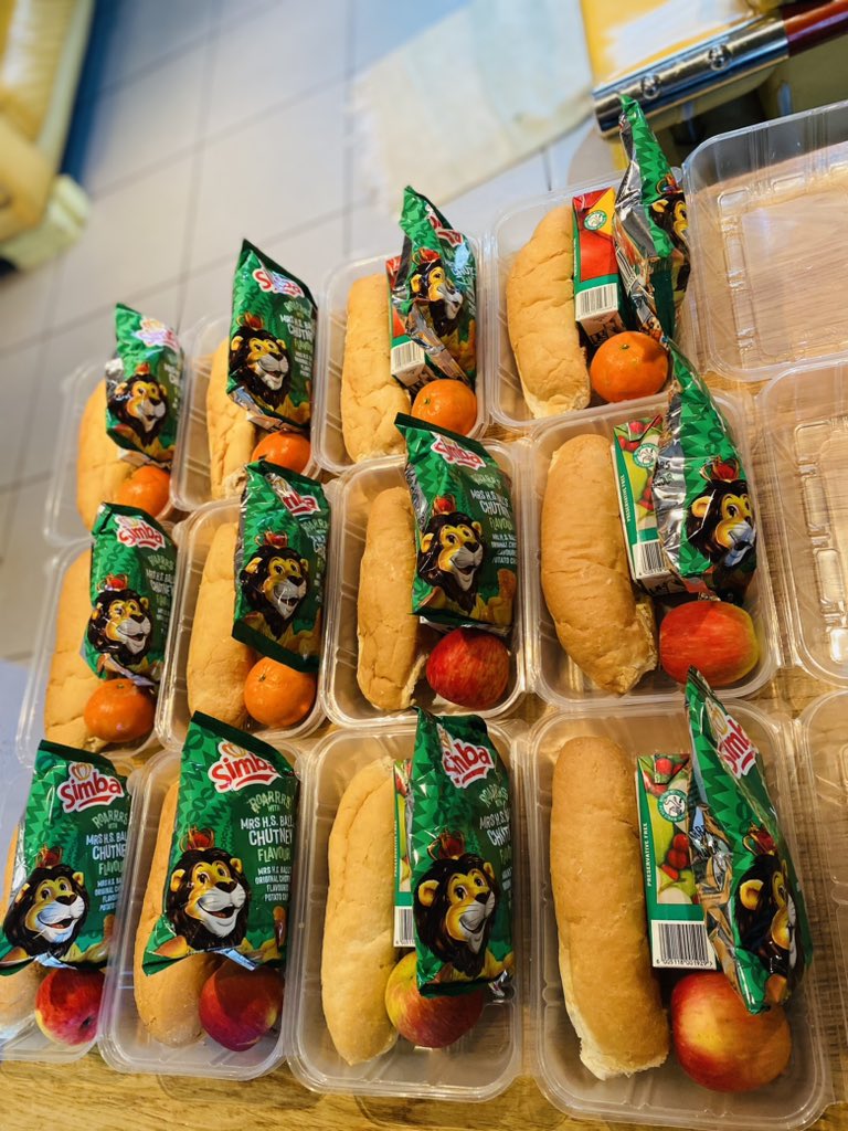 Mickeysa6's tweet photo. Hi Guys 🤗;

Please make my business  famous &amp; known.
I cater lunch packs for school kids daily at R40 per day. R800 monthly.

I am based in Soweto 📍

I also do birthday parties &amp;school events. Please share with schools &amp; parents at workplace🫶🏼
For more info WhatsApp 0682112309 https://t.co/nZdUkYW2hR