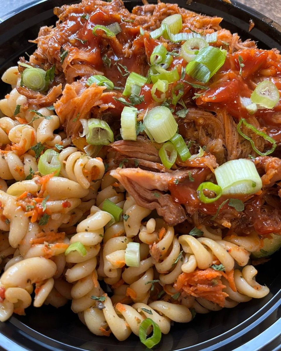 Who doesn’t love pulled pork?! If you don’t we can’t be friends 🤷‍♀️
Yes it’s macro friendly…because remember at the end of the day it’s the total number of calories you are eating that’s going to determine your success in reaching your goals. So can you eat this meal and still