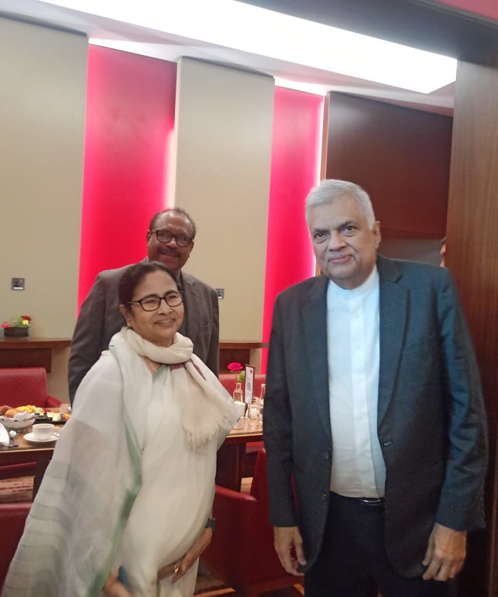 His Excellency The President of Sri Lanka Ranil Wickremesinghe saw me at the Dubai International Airport Lounge and called me to join for some discussion. I have been humbled by his greetings and invited him to the Bengal Global Business Summit 2023 in Kolkata. HE the President…