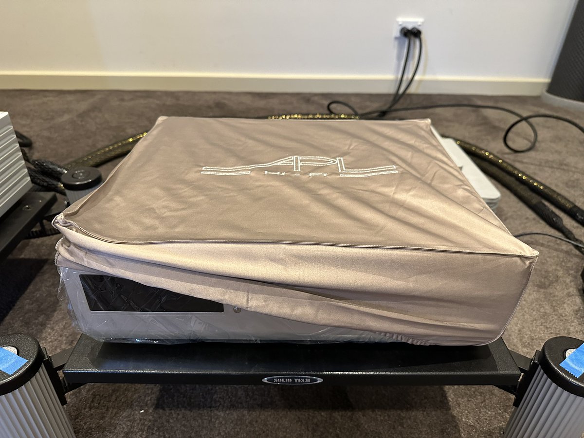 Absolute_Hi_End's tweet photo. New APL Hi-Fi Flagship DAC - DSD-GR landed in Australia
#aplhifidac #aplhifidsdgr #dsddac #referencedac #bestdac #aplhifiaustralia #highendaudio #tubedac https://t.co/kBODldbPTl
