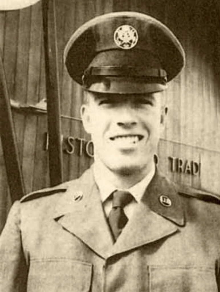 OnlyGoodMovies's tweet photo. Chuck Norris enlisted in the U.S. Air Force in 1958 and served as an Air Policeman. He was discharged in 1962 with the rank of airman first class. 

#TheyServed #FilmTwitter https://t.co/4khEKSdm7t