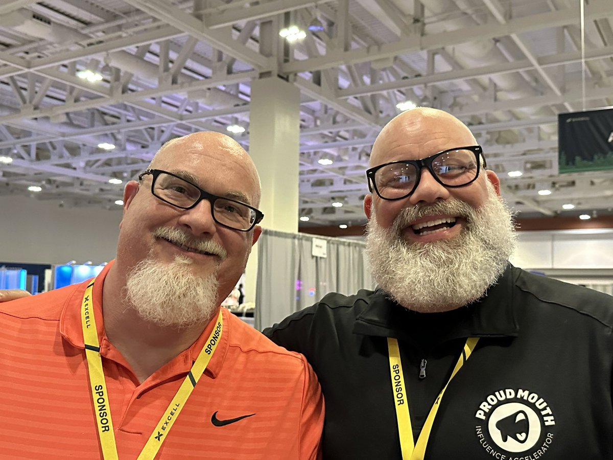 BionicSocialite's tweet image. Two of my fav humans are at #EXCELL … @DarrellMobilePT and @MattHalloran_  💙💙