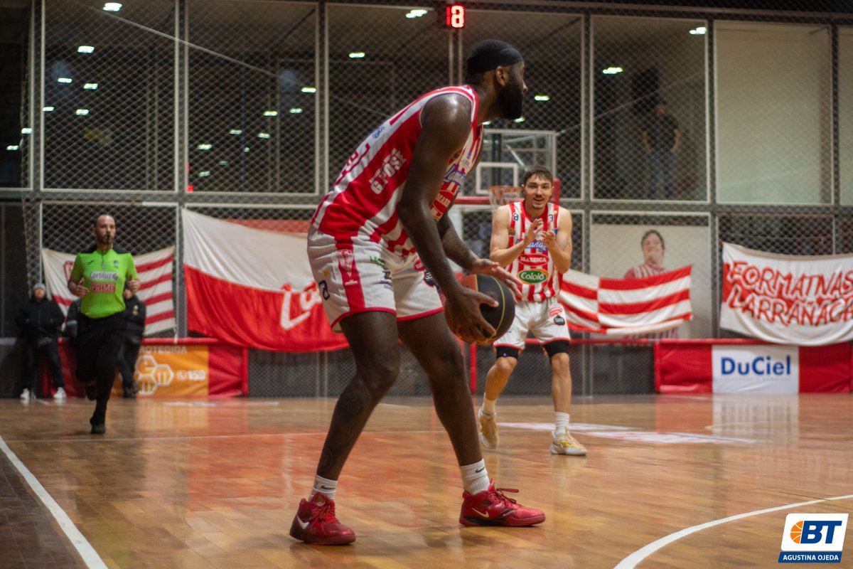 BasquetTotal's tweet photo. #MetroxBT | EL DJ DE LA NOCHE

DJ Foreman le puso ritmo, para que Larrañaga derrote a Tabaré y asegure el cruce entre ambos equipos en cuartos de final.

📝 @RuffineNicolas 

📸 @agussoje21

👉 https://t.co/Y087z46ZHZ https://t.co/iGg2O7cnyE