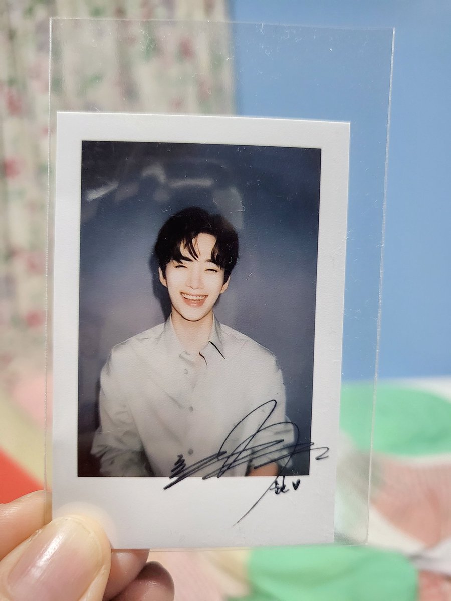 เมื่ออาทิตย์ก่อนไปเชียร์จุนโฮที่งาน GentalMonster เจอพี่ใจดีมากๆ ให้รูปจนโฮมา กับเรามา 😘 ขอบคุณนะคะ <a href="/RamidaMagi/">Ramida magi</a> <a href="/w_periwinkle/">w_periwinkle 🦊🐧</a>