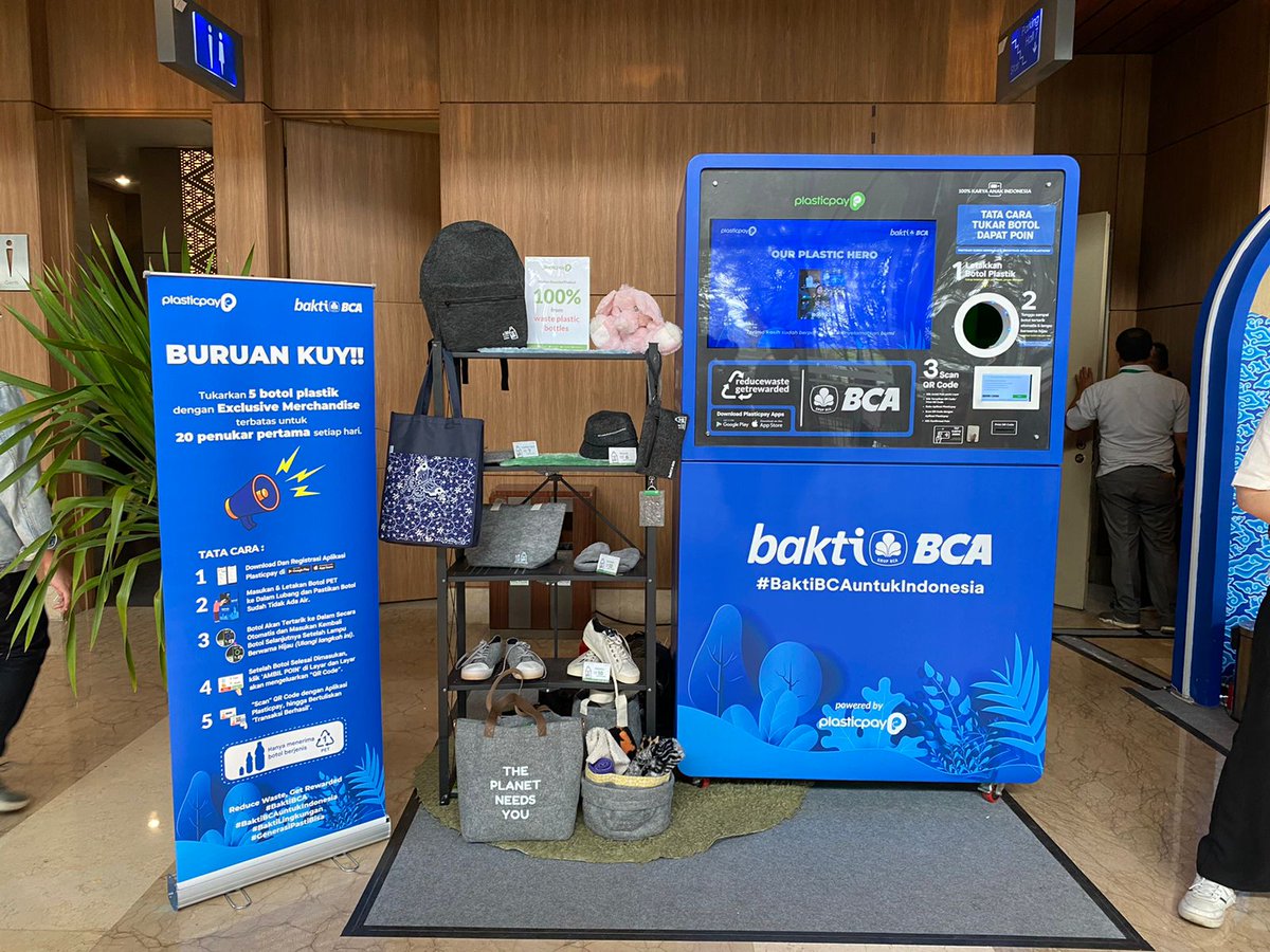 plasticpay's tweet photo. Plasticpay berkolaborasi bersama PT Bank Central Asia Tbk, dalam acara BCA EXPO pada tanggal 8-10 September 2023 dengan menghadirkan 3 RVM yang disambut baik dan antusias dari para pengunjung. https://t.co/Qnt2SkLu7p