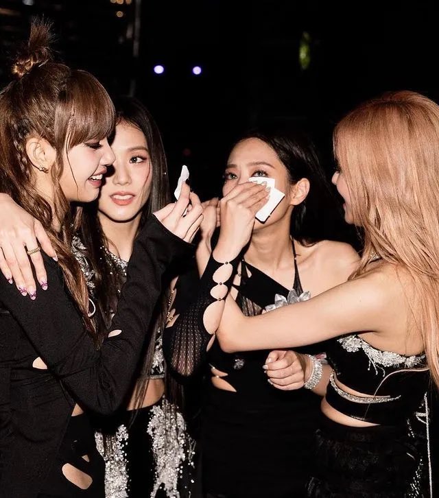 blackpink tweet media