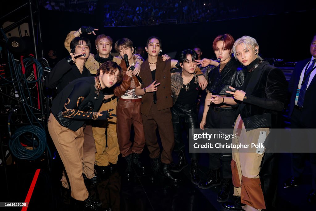 spearhyunnie's tweet image. STRAY KIDS BEFORE THEIR PERFORMANCE AT VMAs BACKSTAGE AHHHH THEY LOOK SO GOOD