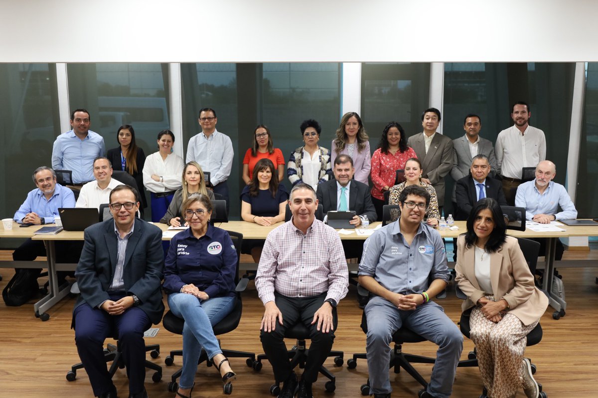iplanegente's tweet photo. Dialogamos con expertos en en gobernanza y administración pública, para plantear escenarios futuros a partir del análisis de las tendencias globales que pueden influir en #GTO #CreaFuturo #PED #Level2050 @gobiernogto @Orakolofutures https://t.co/uBrEveFQEm