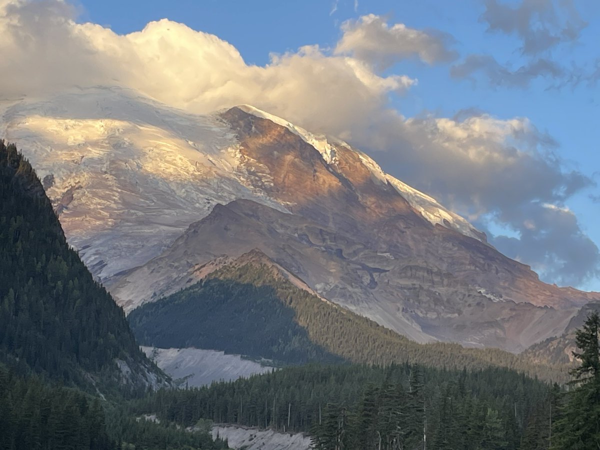 zendesky's tweet photo. Tahoma in all of her grandeur. https://t.co/2kcQRqAD5f