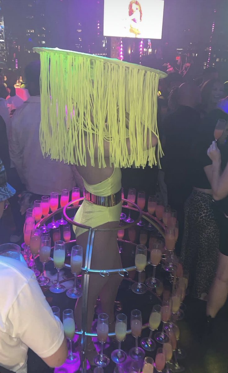 cardibarchive_'s tweet image. Guests are starting to arrive at the #Bongos  VMA after party hosted by cardi B and Megan thee Stallion