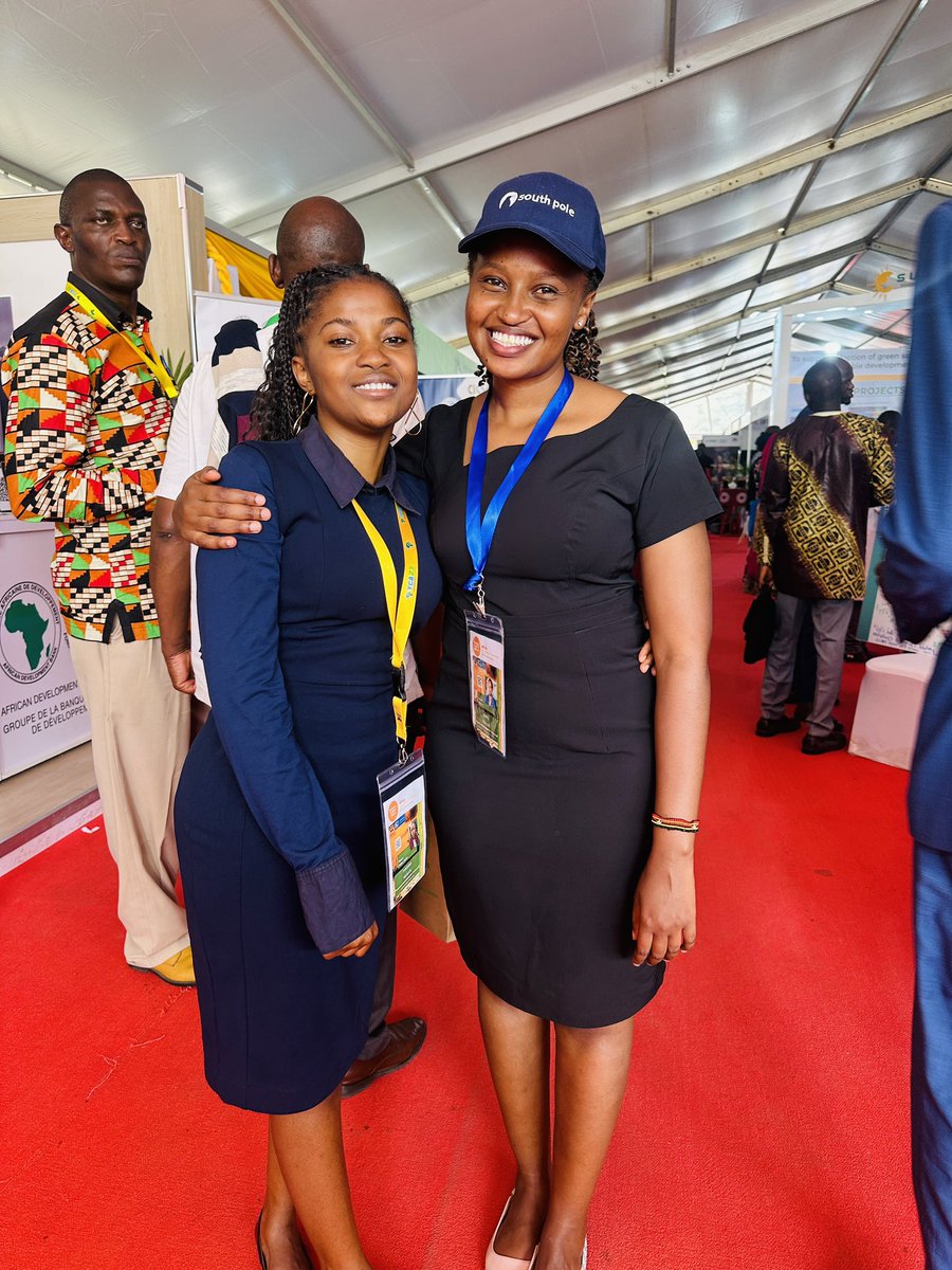 Happy climate hub delegates in the Africa climate summit! #ACS23 ⭐️