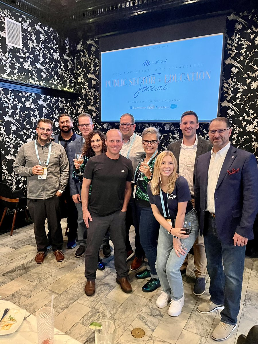 LisaLisajm5's tweet photo. A great event and non profit to be involved with. @cloud4good and @Five9 bringing it together during #DF23 . @VCAnderson76 @etroiano @vegas_deen https://t.co/SDF0Qr94w1