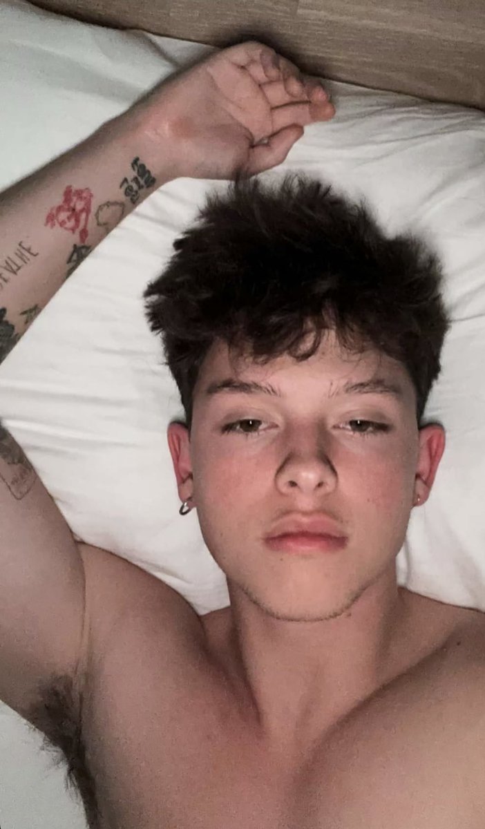 SluttyShakespe1's tweet photo. I just wanna nuzzle up into Jacobโs pit and inhale his scent!! #JacobSartorius #HairyArmpit #Pheromones #Gooner #PitPig #PitAddict https://t.co/Qnr7wgjzxm