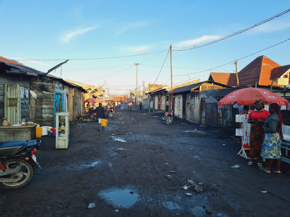 michombero's tweet image. #RDC 🇨🇩 : Journée ville morte à #Goma, du côté de #Majengo, les commerçants ferment les portes de leurs boutiques ils observent le mouvement. Ils craignent que cette journée se transforment en manifestation violente. 
" Nous observons la situation avant d'ouvrir nos portes, nous