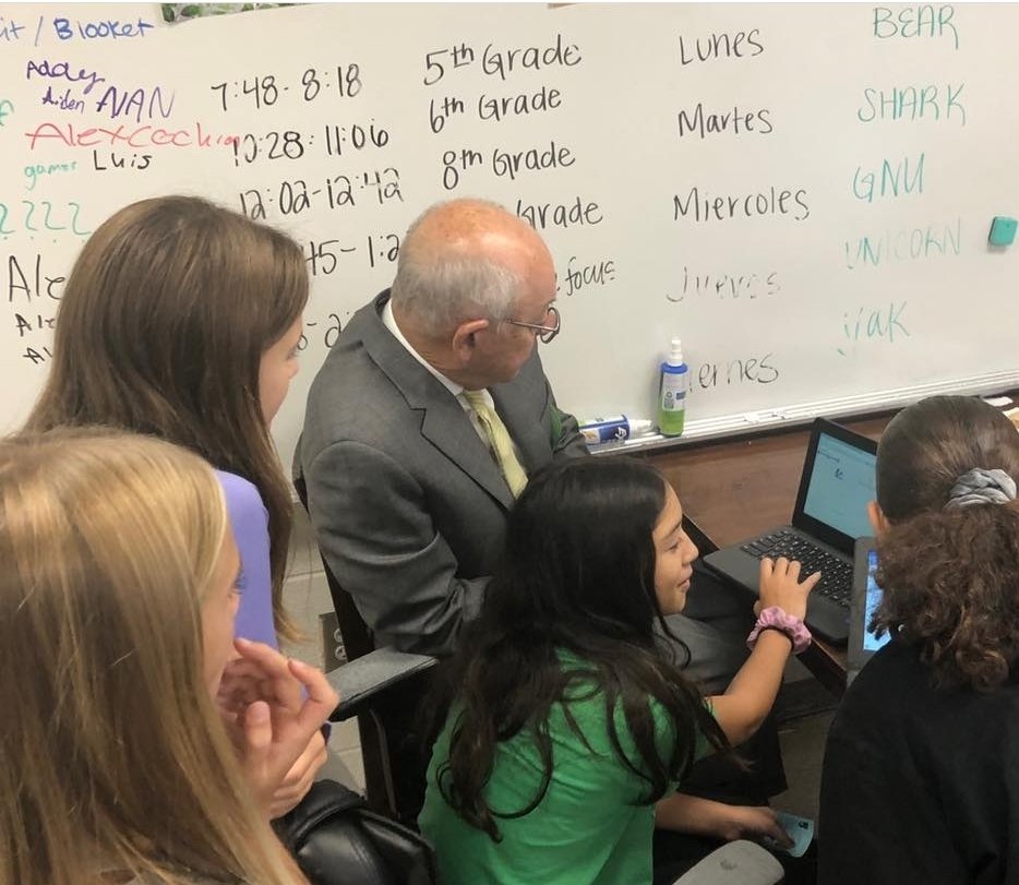 KenMoore4Mayor's tweet image. Today I had the great privilege to visit Poplar Grove Middle and Mrs. Boyd’s 6th grade Spanish class! It’s always a fun time with these bright kids! #franklintn #poplargrove #teachers