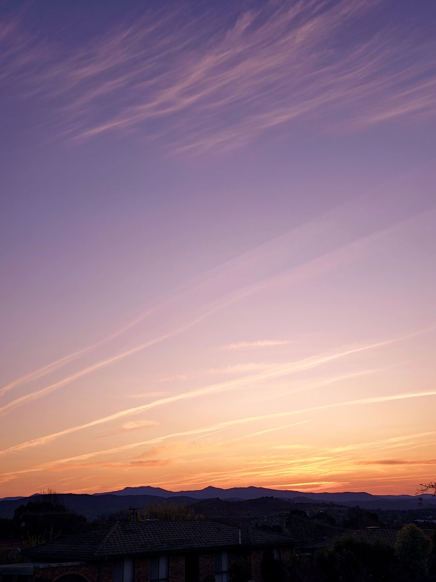 A vaportrail sunset over the Brindabellas tonight