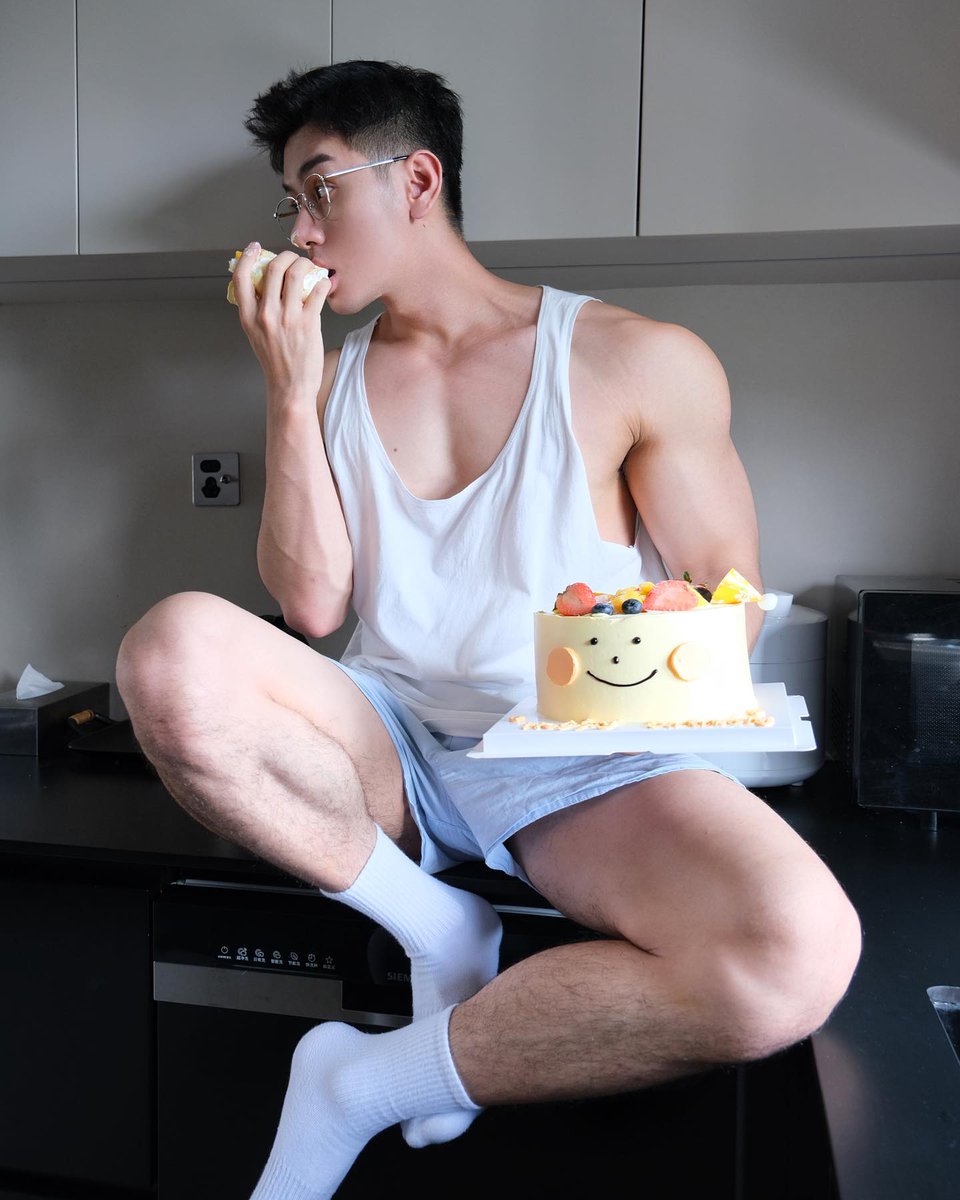 อยากเลียเค้กเลยง่ะ 😜🎂

IG : san.vision

#Fitman #FitnessIdols
#MrFOXLiveHouse #FOXCoin #MrFOX #DownloadMrFOX
#หนุ่มหล่อ #ดีต่อใจ #หล่อมาก #sixpack #body #กล้าม #badboy #badguy #ชายไทย #cuteboy #sexyboy #sexyman #sportman #boyfriend