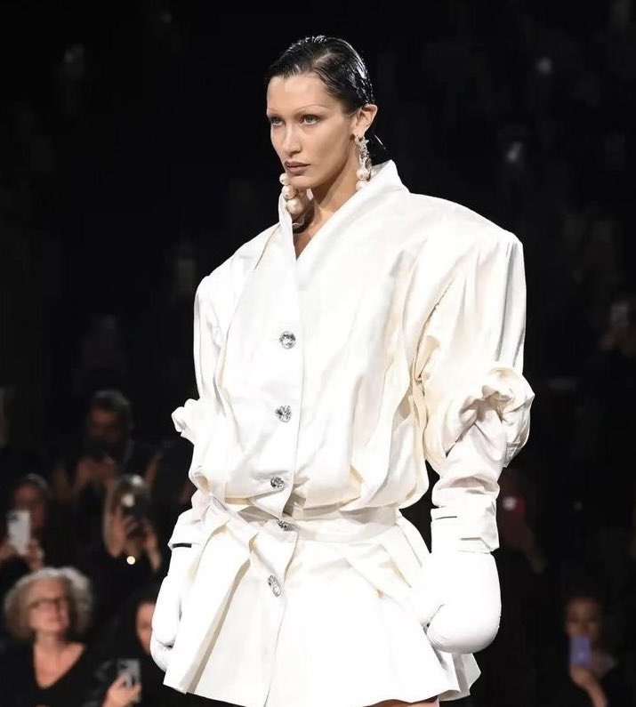 highendfashn's tweet photo. Vivienne Westwood s/s 2023 https://t.co/HmIFkyYCq7