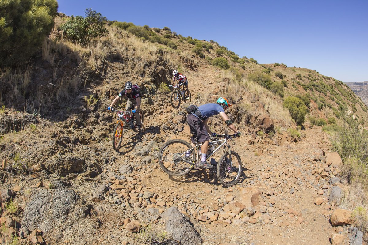 💚 LOVE #Lesotho Sky Photo Series 3/6 📸 🇱🇸☀️

One can find car bridges, footbridges and no bridges when playing in the Makhalang Valley. Special mention to the #Malealea Lodge community trail-building initiative for the hard work that goes into trail maintenance!