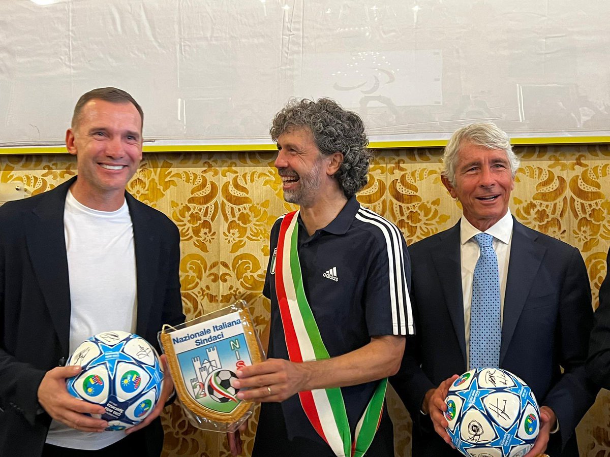 NazITASindaci's tweet photo. Incontro in @ComuneMI con il Sindaco @BeppeSala il Ministro @andreaabodi il segretario generale @FIGC Marco Brunelli e @jksheva7 @Municipia_Spa @comuni_anci https://t.co/rii4VU9ej8
