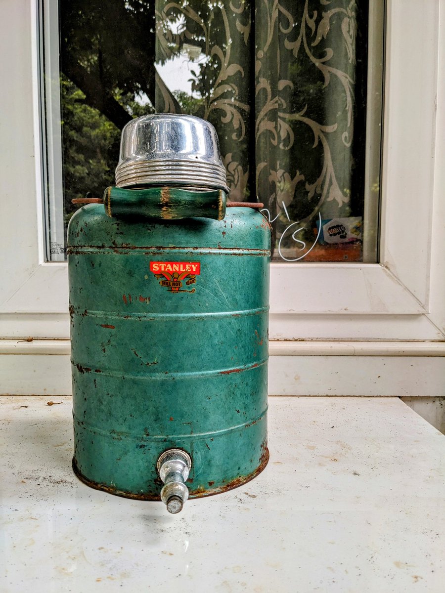 Radhika73464139's tweet photo. A must have for long Train Journeys back then.....
Can you Relate.....?
#waterflask https://t.co/0L2GBCBFfW