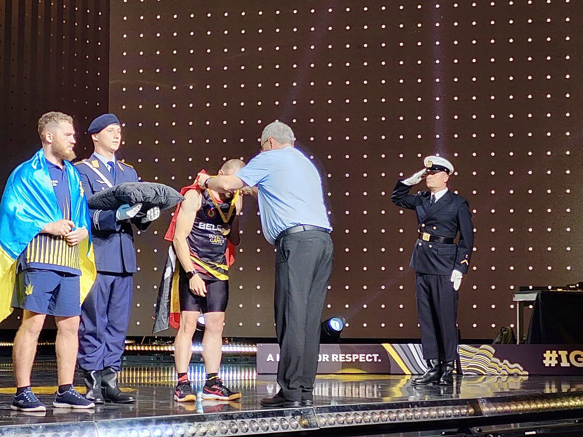 Die <a href="/InvictusGamesDE/">Invictus Games Düsseldorf 2023</a> und insbesondere die sportlichen Leistungen der Athletinnen &amp; Athleten begeistern viele Menschen. 
Mit großem Respekt und Demut vor der erbrachten Leistung durfte ich gestern erstmals Medaillen an Athleten aus 🇺🇸🇧🇪🇮🇹 🇨🇴&amp; 🇺🇦 vergeben.
#WeareInvictus 
#Respect