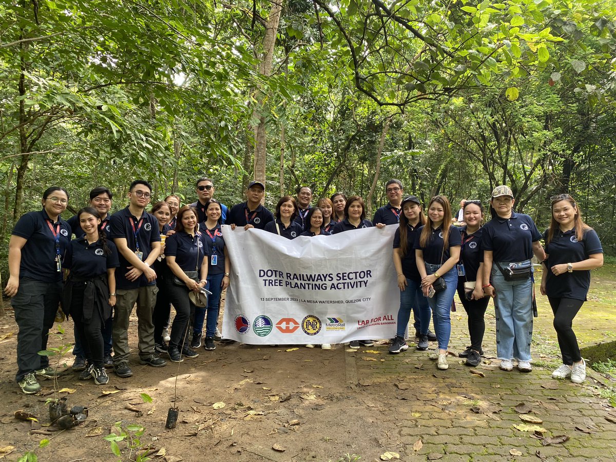 dotrmrt3's tweet image. LOOK: The DOTr MRT-3 conducted a tree-planting activity on Wednesday, September 13 at the La Mesa Watershed in Novaliches, Quezon City.

FULL STORY: facebook.com/10006888629309…

#HBDPBBM
#LABForAll
#BagongPilipinas