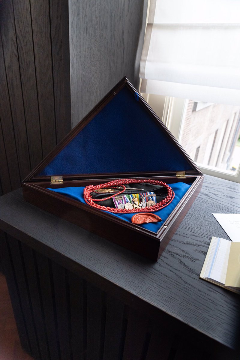 Ray15Kramer's tweet image. Gisteren op waardige en indrukwekkende wijze afscheid moeten nemen van onze zeer geliefde medewerker @FMW_NLDA luitenant-kolonel Ivor Wiltenburg MA op het Kasteel van Breda. Afscheid van een familieman, collega, vriend en bijzonder mens. We gaan je intens missen. Lest we forget.